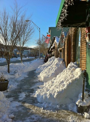 Main Street Snow Sidewalks, 2010-12-27. Photo Credit: Roger S. Cohen