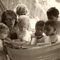 Betty Perry, reading to children at outside the Depew House in Sept. 1964. Photo Credit: Rockland Journal News via Nyack Library