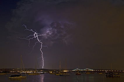 ap_TZBBoatsLightning